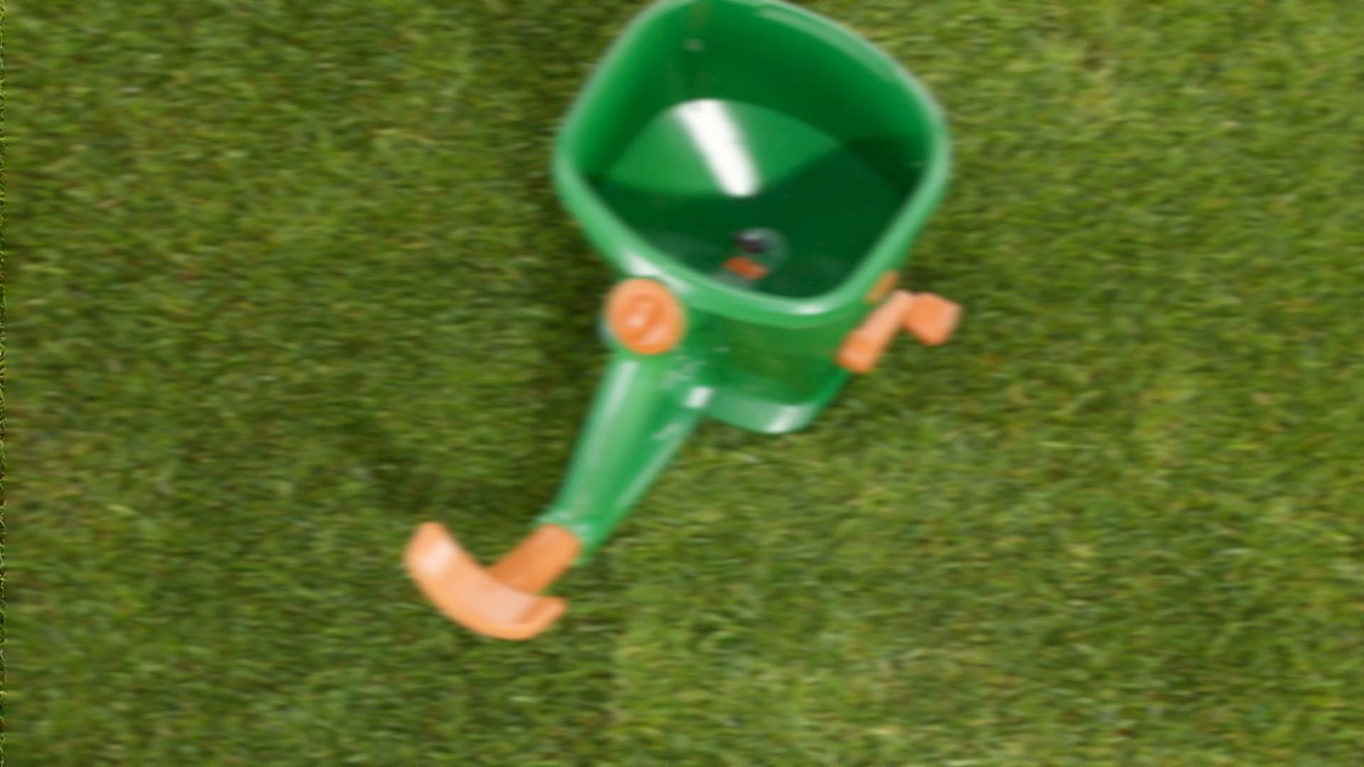 Scotts® Whirl™ Hand-Powered Spreader | ScottsMiracle-Gro US